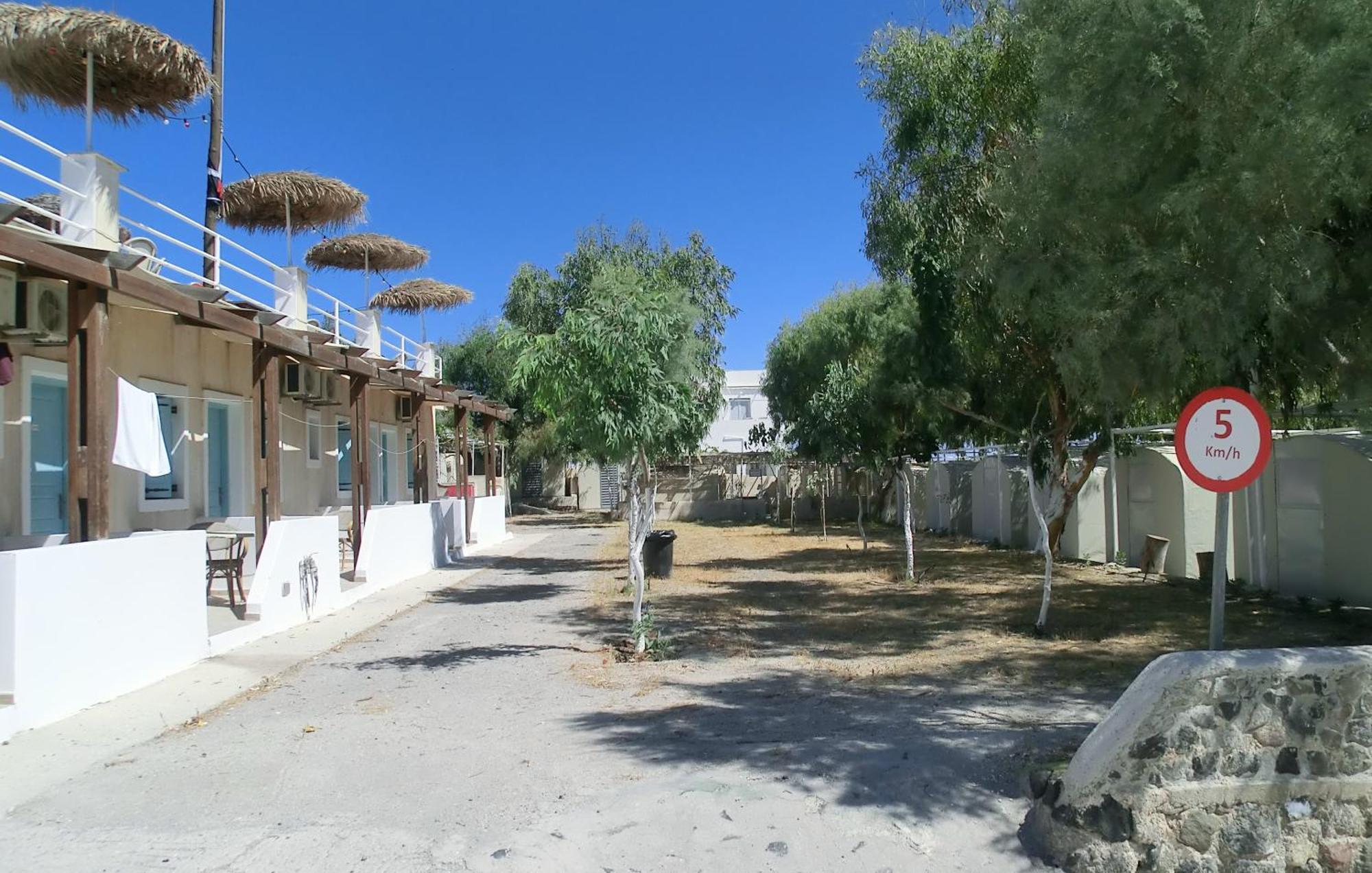 Santorini Camping & Hostel Fira  Eksteriør billede